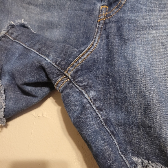 Levi's High Rise Wedgie Shorts - Picture 6 of 11